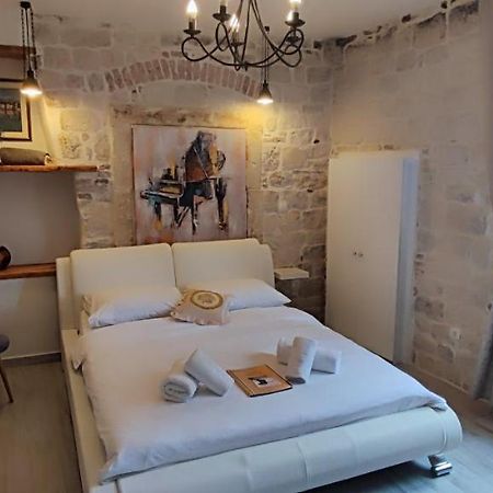 Studios Kadena Trogir - 18Th Century Stone House エクステリア 写真