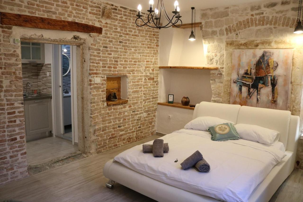 Studios Kadena Trogir - 18Th Century Stone House エクステリア 写真