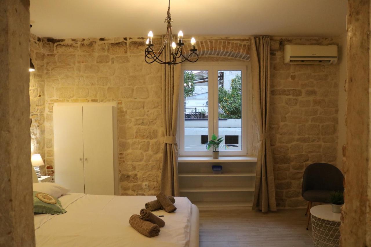 Studios Kadena Trogir - 18Th Century Stone House エクステリア 写真