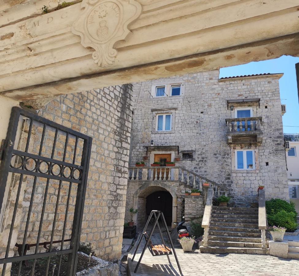 Studios Kadena Trogir - 18Th Century Stone House エクステリア 写真