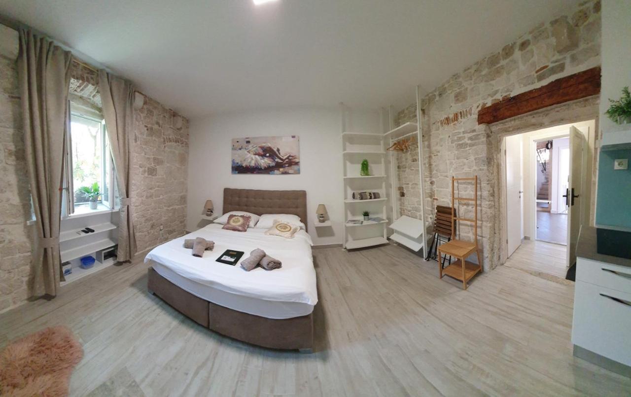 Studios Kadena Trogir - 18Th Century Stone House エクステリア 写真