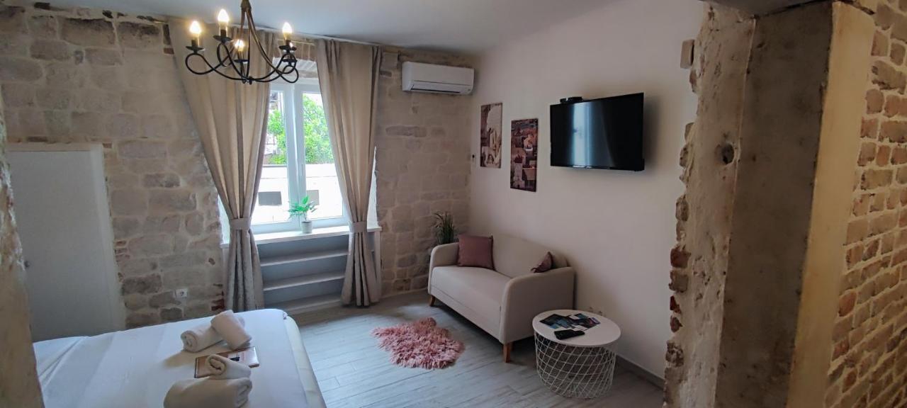 Studios Kadena Trogir - 18Th Century Stone House エクステリア 写真