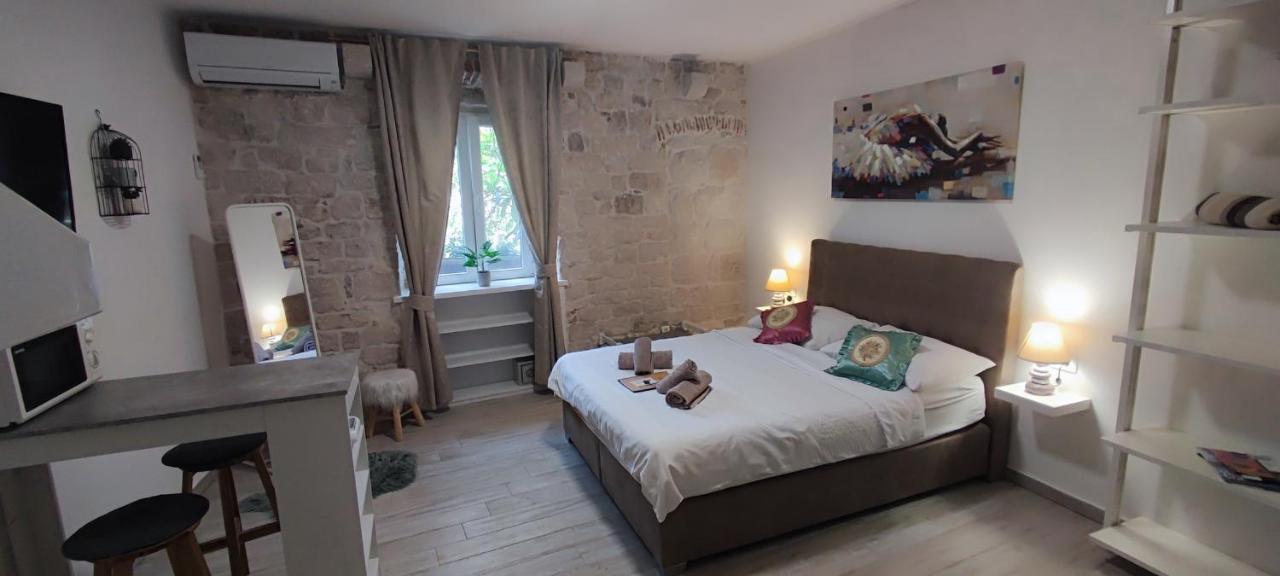 Studios Kadena Trogir - 18Th Century Stone House エクステリア 写真