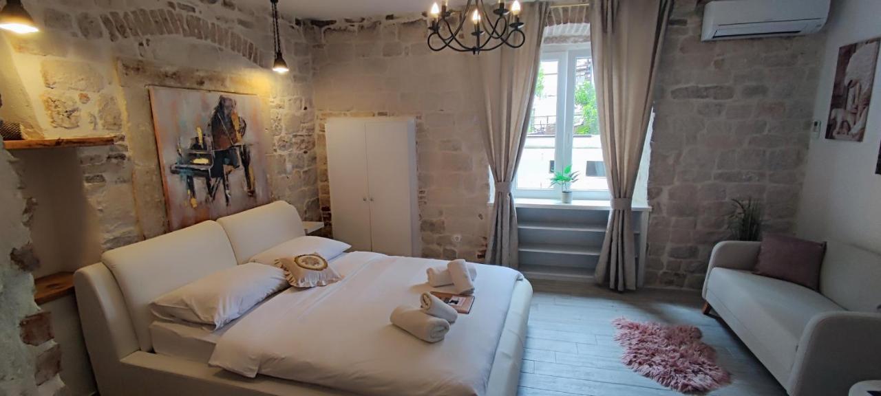 Studios Kadena Trogir - 18Th Century Stone House エクステリア 写真