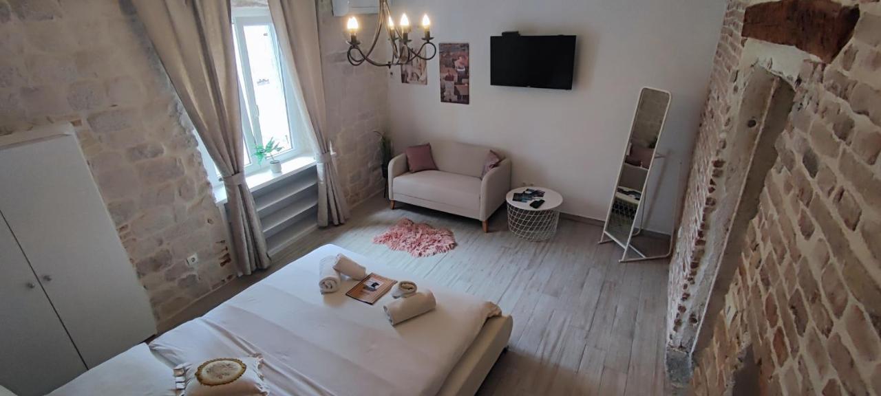 Studios Kadena Trogir - 18Th Century Stone House エクステリア 写真