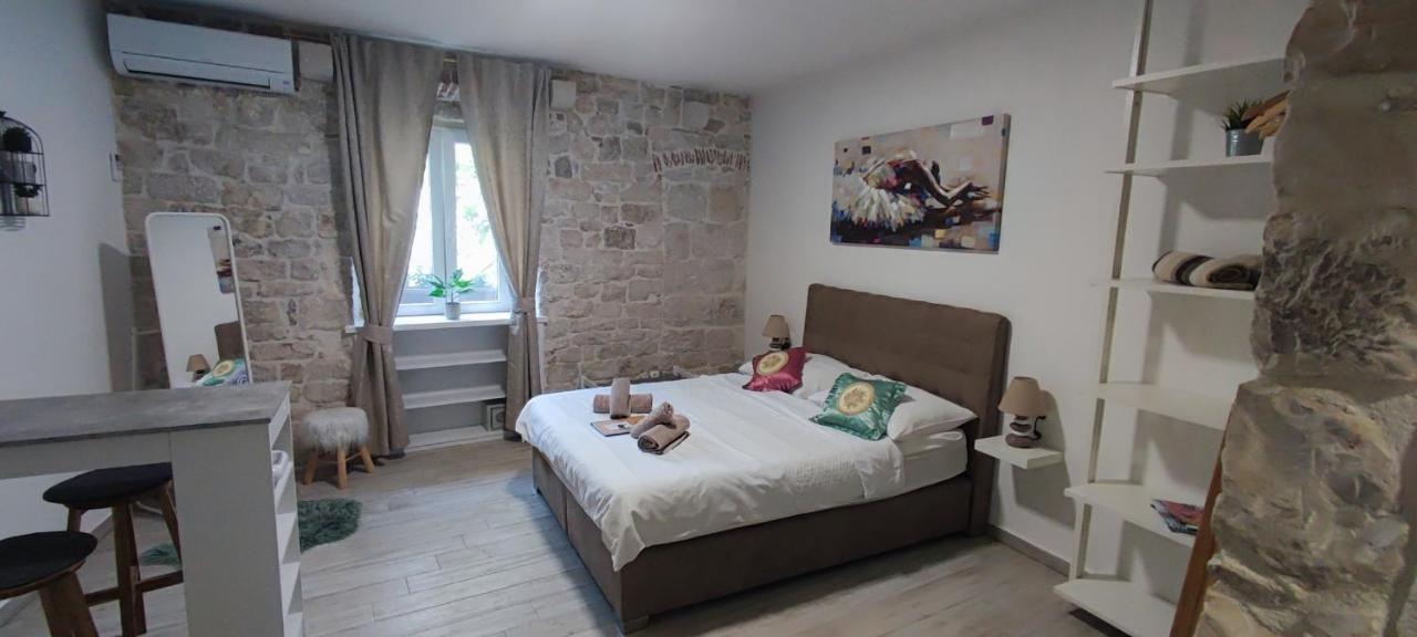 Studios Kadena Trogir - 18Th Century Stone House エクステリア 写真