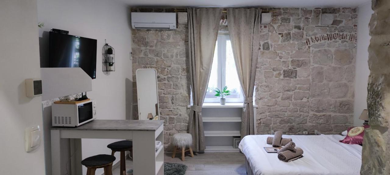 Studios Kadena Trogir - 18Th Century Stone House エクステリア 写真