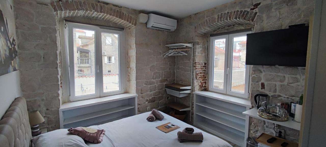 Studios Kadena Trogir - 18Th Century Stone House エクステリア 写真