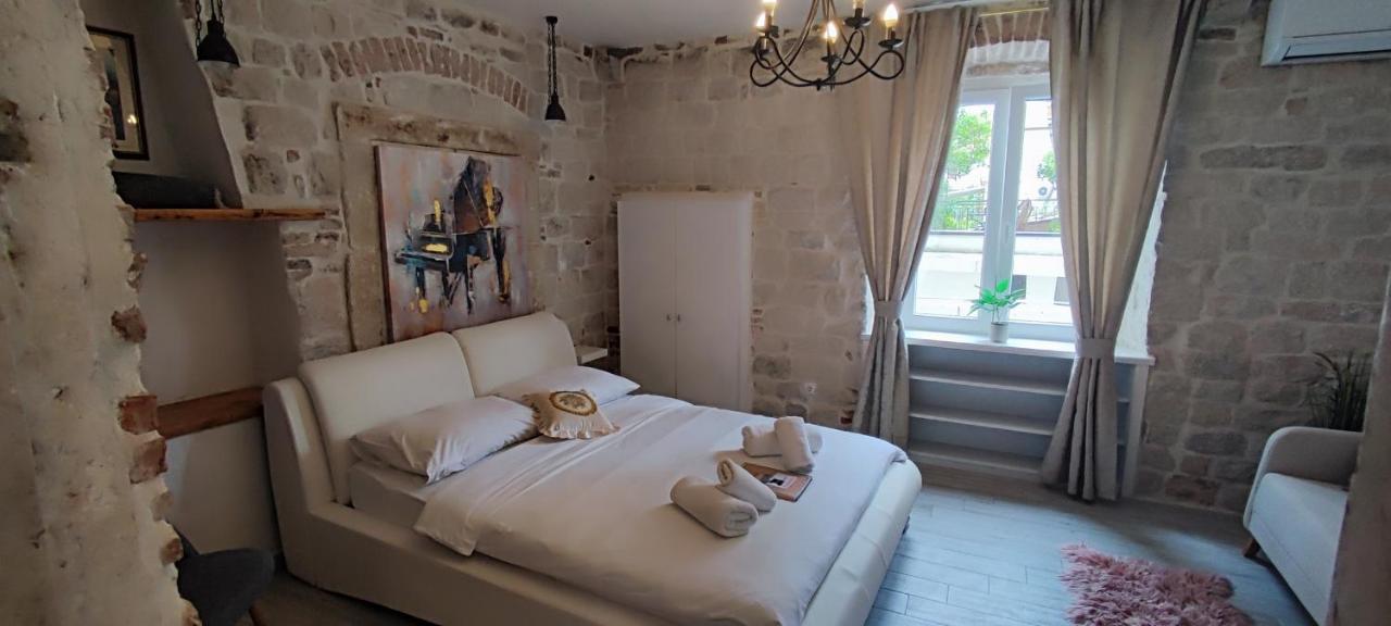 Studios Kadena Trogir - 18Th Century Stone House エクステリア 写真