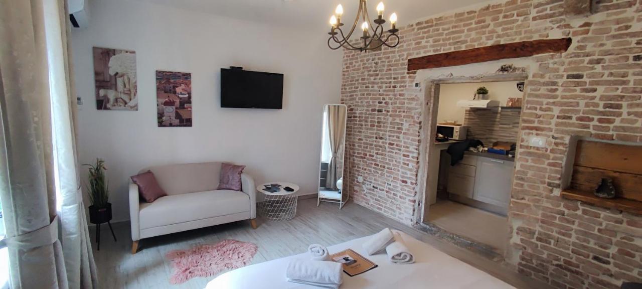 Studios Kadena Trogir - 18Th Century Stone House エクステリア 写真