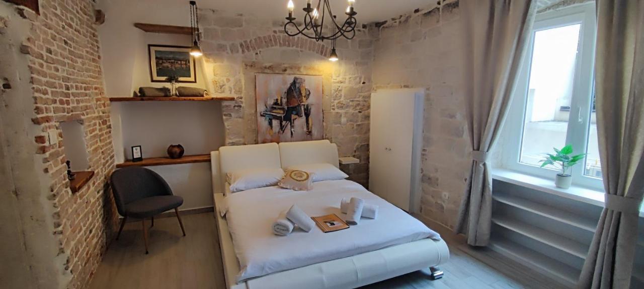 Studios Kadena Trogir - 18Th Century Stone House エクステリア 写真