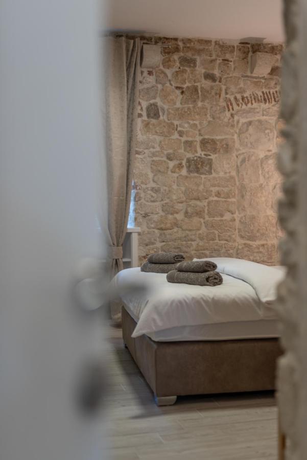 Studios Kadena Trogir - 18Th Century Stone House エクステリア 写真
