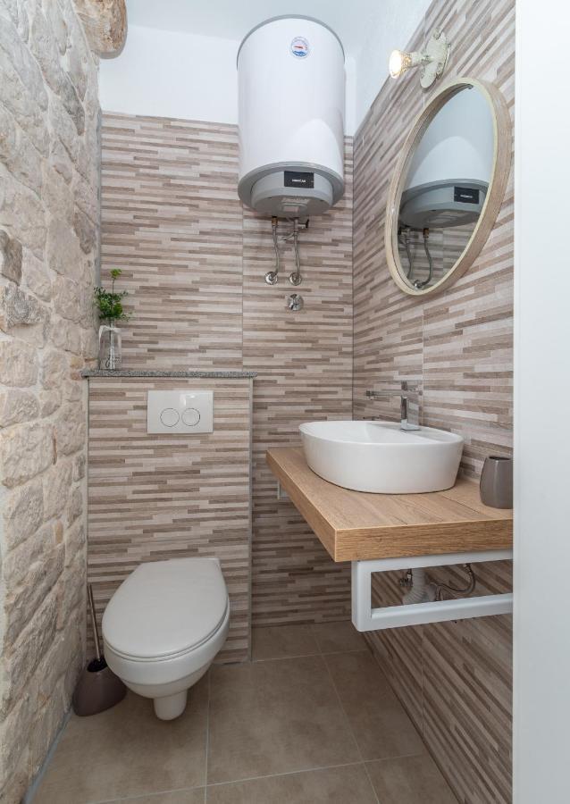Studios Kadena Trogir - 18Th Century Stone House エクステリア 写真