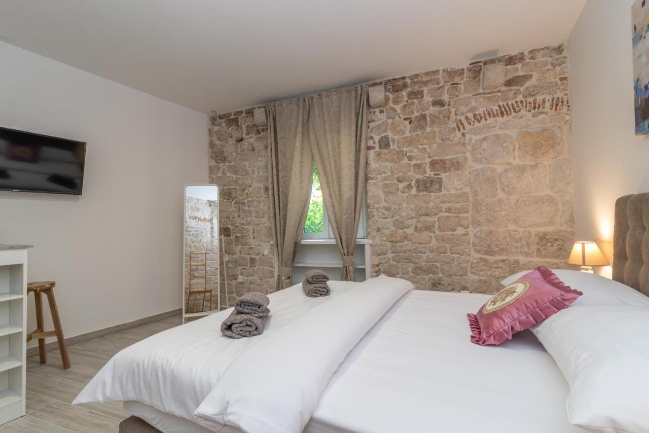 Studios Kadena Trogir - 18Th Century Stone House エクステリア 写真