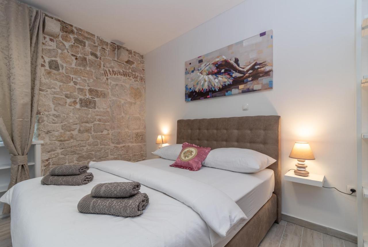 Studios Kadena Trogir - 18Th Century Stone House エクステリア 写真