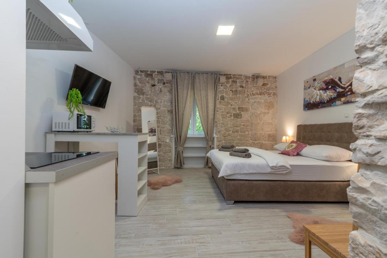 Studios Kadena Trogir - 18Th Century Stone House エクステリア 写真