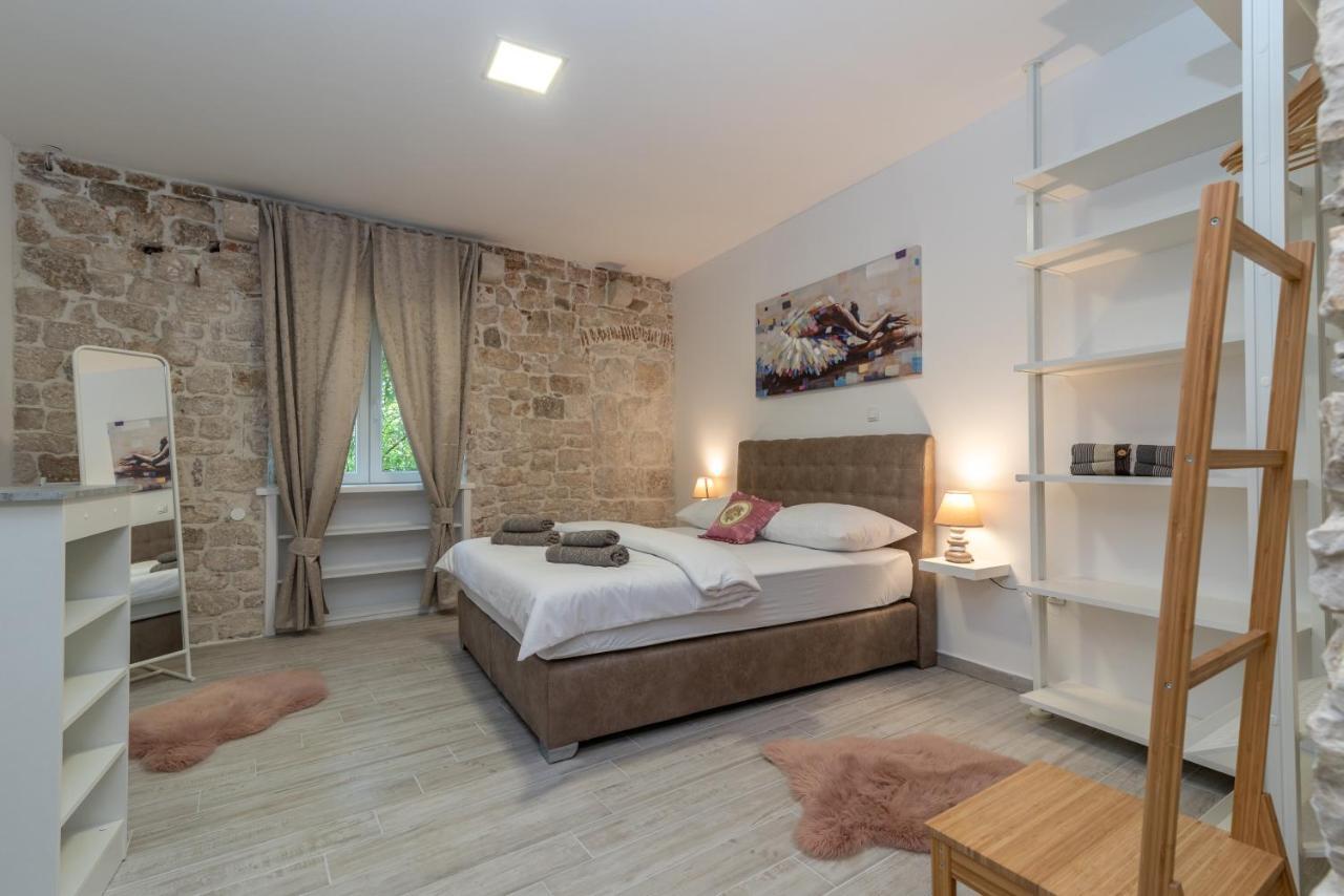 Studios Kadena Trogir - 18Th Century Stone House エクステリア 写真