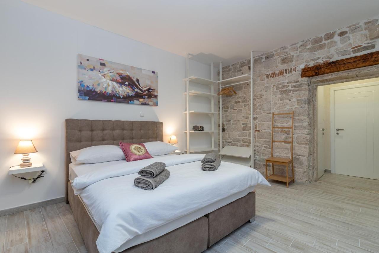 Studios Kadena Trogir - 18Th Century Stone House エクステリア 写真