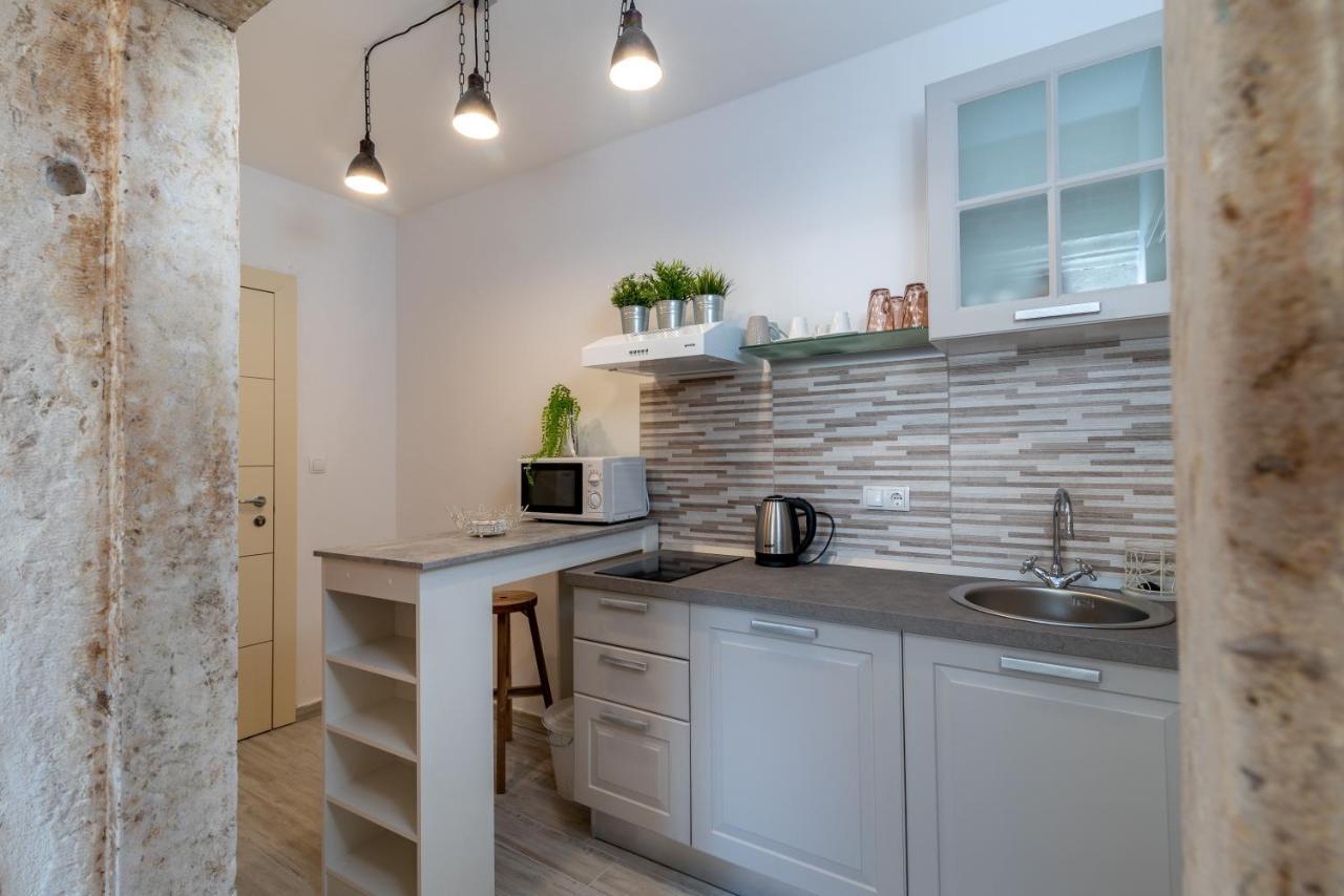 Studios Kadena Trogir - 18Th Century Stone House エクステリア 写真
