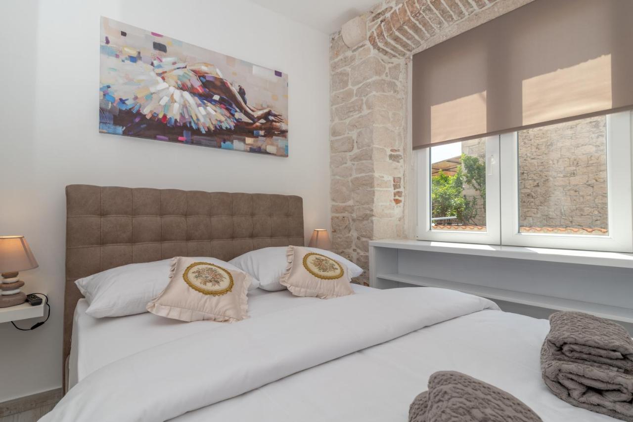 Studios Kadena Trogir - 18Th Century Stone House エクステリア 写真