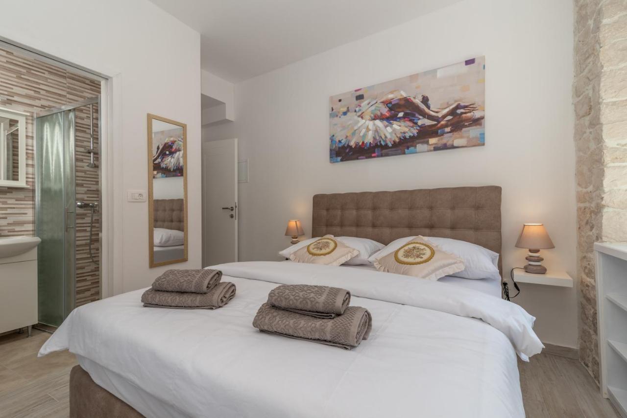 Studios Kadena Trogir - 18Th Century Stone House エクステリア 写真